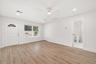 6615 W Montgomery Rd in Houston, TX - Building Photo - Building Photo