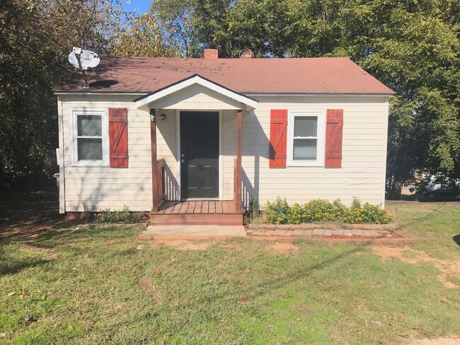 property at 706 W 8th St