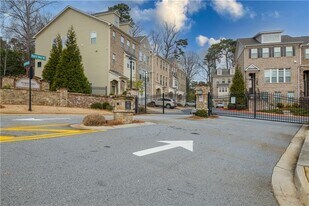 1313 Harris Way S in Atlanta, GA - Building Photo