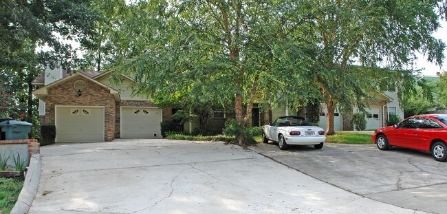 550-558 Teal Ln in Tallahassee, FL - Foto de edificio - Building Photo