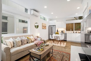 620F 10th Ave E in Seattle, WA - Building Photo