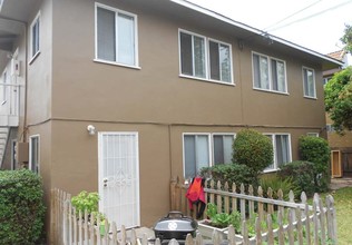 North Freeman Apartments in Oceanside, CA - Foto de edificio - Building Photo