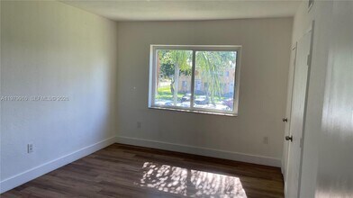 209 Northwest Dr in Miami, FL - Building Photo - Building Photo