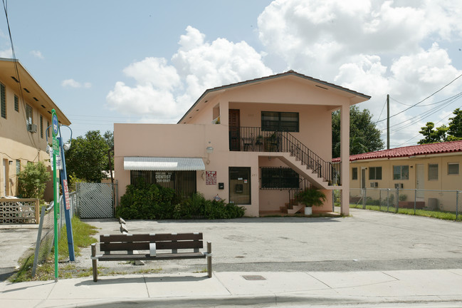 241-243 NW 57th Ave in Miami, FL - Building Photo - Building Photo