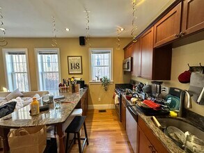 148 Hillside St, Unit 1 in Boston, MA - Building Photo - Building Photo