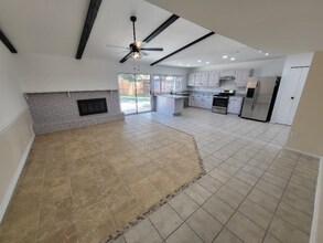 5208 Pruitt Dr in The Colony, TX - Foto de edificio - Building Photo