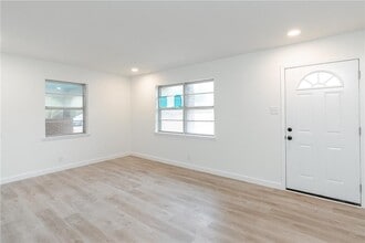 7979 Domain St in Mobile, AL - Building Photo - Building Photo