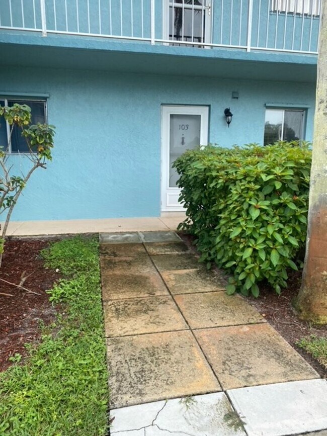 2440 S Ocean Dr in Stuart, FL - Building Photo - Building Photo