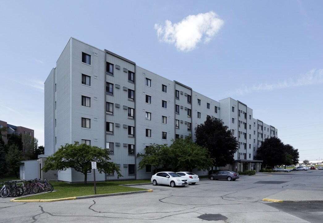 Davenport Apartments in Waterloo, ON - Building Photo