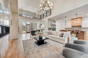 6411 Royal Ln in Dallas, TX - Building Photo