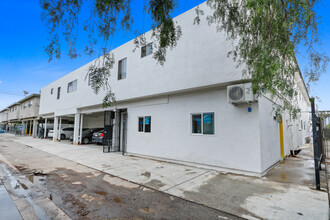 2033 Chariton St in Los Angeles, CA - Building Photo - Building Photo