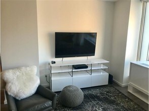 385 1st Avenue-Unit -#8H in New York, NY - Building Photo - Building Photo