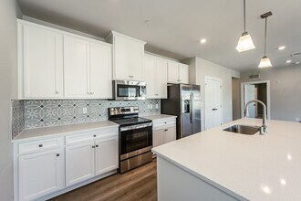 6601 Citory Way in Moseley, VA - Foto de edificio - Building Photo