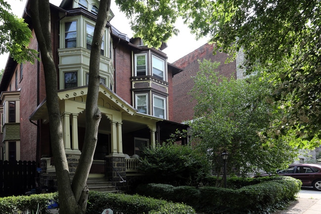 4527 Pine Street in Philadelphia, PA - Foto de edificio - Building Photo