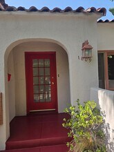 1009 Havenhurst Dr in Los Angeles, CA - Building Photo - Building Photo