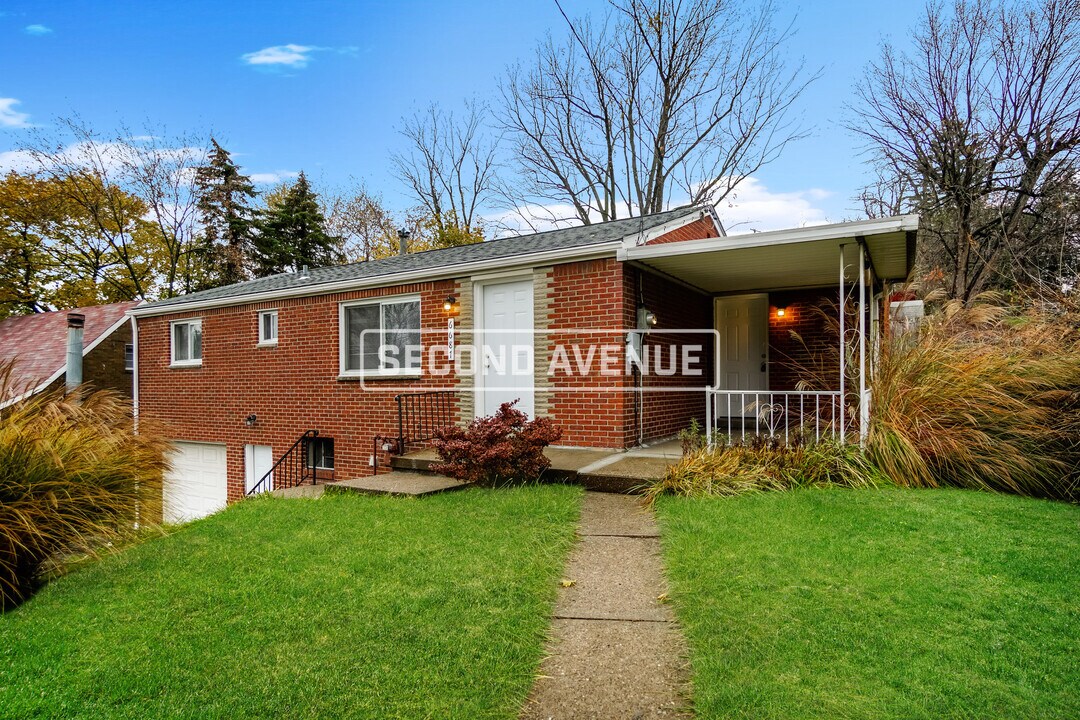 6687 Poketa Rd in Verona, PA - Building Photo