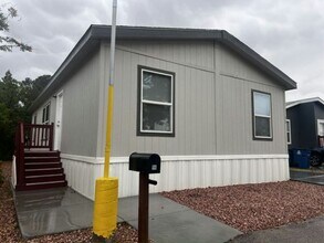 825 N Lamb Blvd in Las Vegas, NV - Foto de edificio - Building Photo