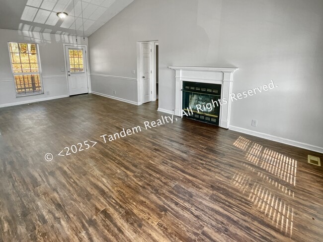 1412 Woodchimes Ct in Hermitage, TN - Foto de edificio - Building Photo