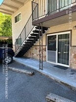 516 NW A St in Grants Pass, OR - Building Photo