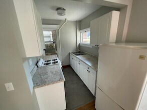 413 W Dutton St, Unit Apt#3 in Kalamazoo, MI - Building Photo - Building Photo
