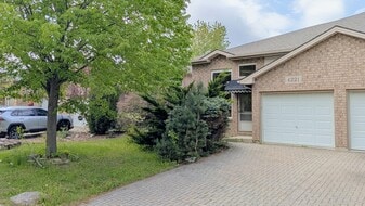4221 Stagecoach Ave in Windsor, ON - Building Photo
