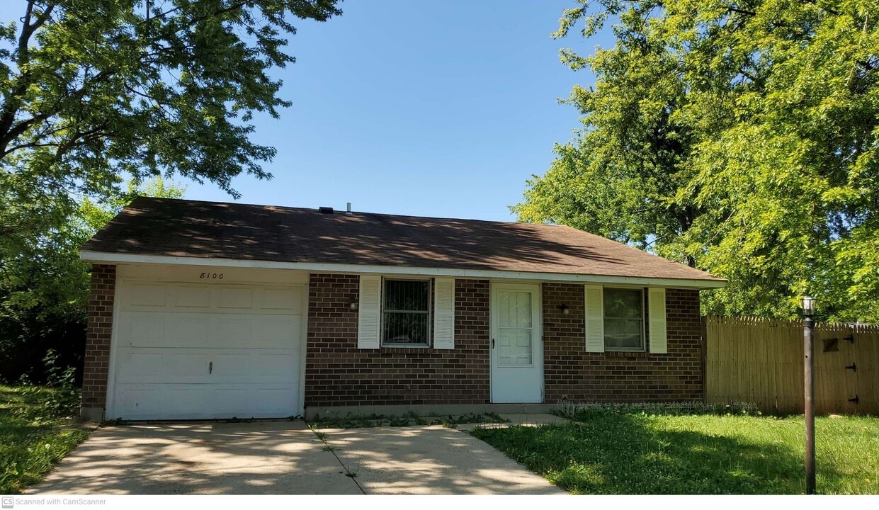 8100 Mt Snow Dr in Dayton, OH - Building Photo