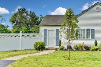 2006 Bookbinder Ct in Toms River, NJ - Building Photo - Building Photo