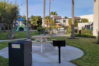 Huntington Pointe in Huntington Beach, CA - Building Photo - Building Photo