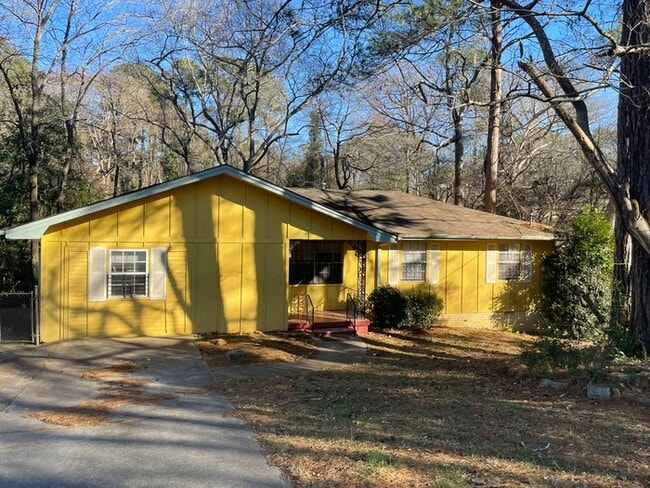 property at 2902 Knollview Dr