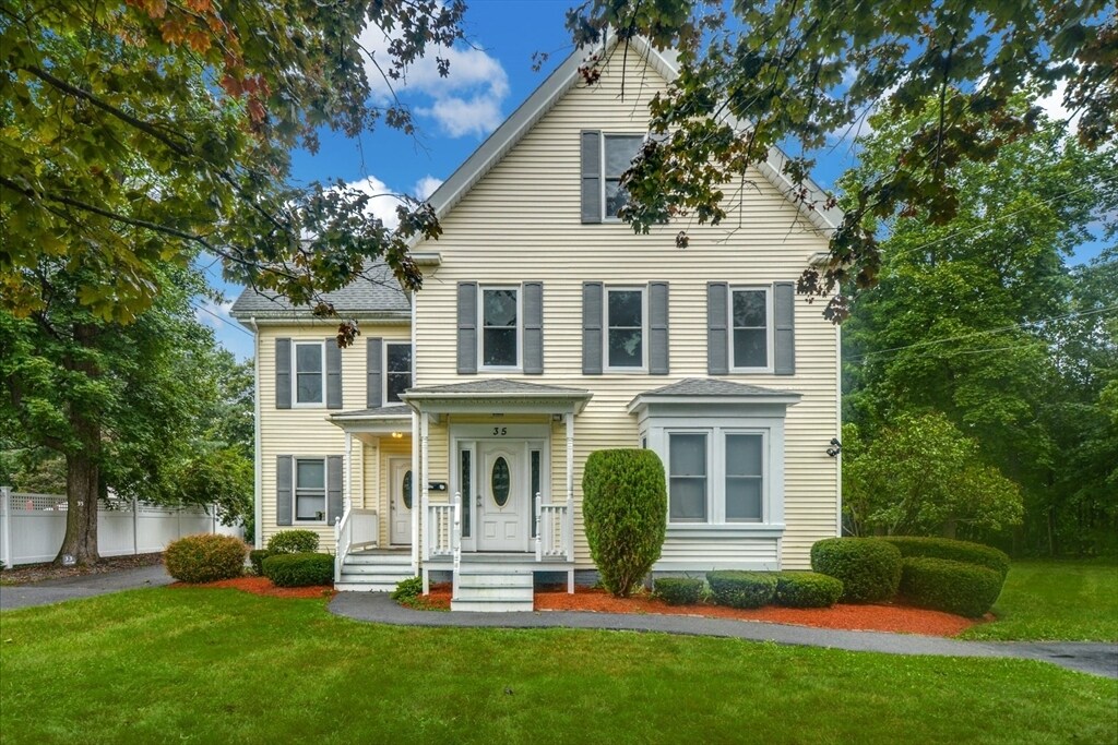 35 School St in Northborough, MA - Building Photo