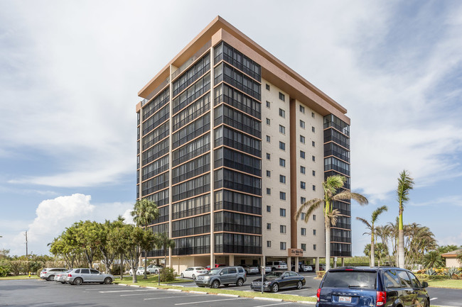 Sea Isles Condominium in Bonita Springs, FL - Building Photo - Building Photo