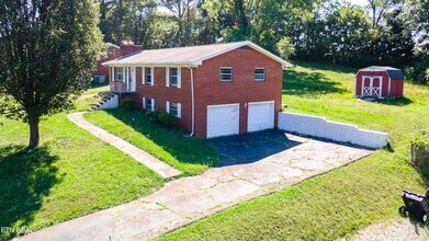 6633 Wachese Ln, Unit 2053 in Knoxville, TN - Building Photo - Building Photo