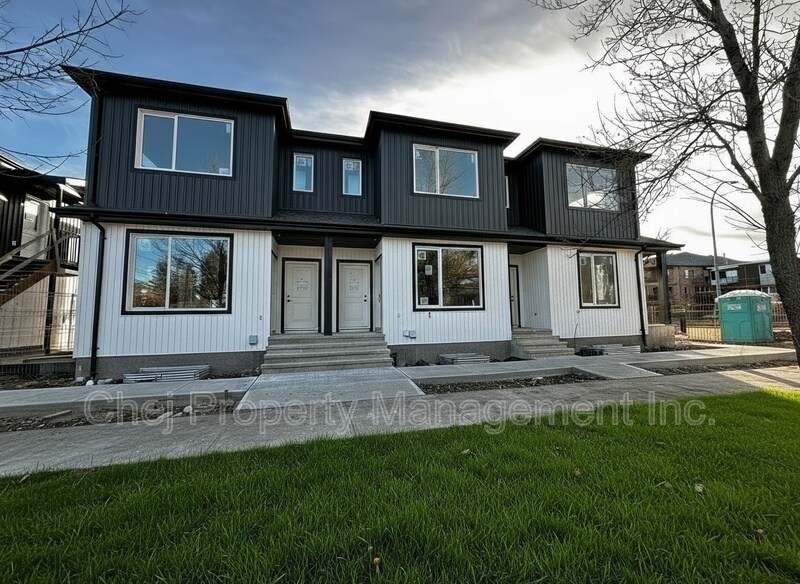 14807-14899 99 Ave NW in Edmonton, AB - Building Photo