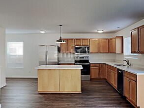 9533 187th St E in Puyallup, WA - Foto de edificio - Building Photo