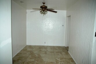 17947 Emelita St in Los Angeles, CA - Building Photo - Building Photo