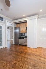 East 1st Street, Unit 4F in New York, NY - Foto de edificio - Building Photo