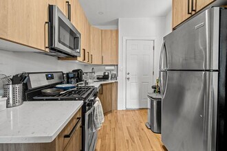 1851 W Dickens Ave in Chicago, IL - Building Photo - Building Photo