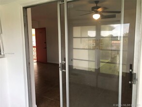 4751 NW 10th Ct-Unit -302 in Plantation, FL - Building Photo - Building Photo