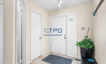 43 Dorchester Dr in East Brunswick, NJ - Building Photo - Building Photo