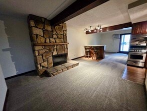 1605 Treetop Trl, Unit B in Akron, OH - Foto de edificio - Building Photo