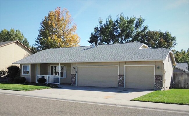 2521 W Santa Clara Dr in Meridian, ID - Building Photo - Building Photo