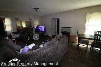 823 N 8th St in Manhattan, KS - Building Photo - Building Photo