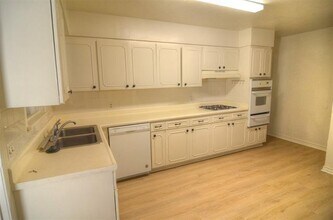 2705 Crest Ridge Dr in Dallas, TX - Building Photo - Building Photo