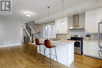 2 Helen Ave in Toronto, ON - Building Photo - Building Photo