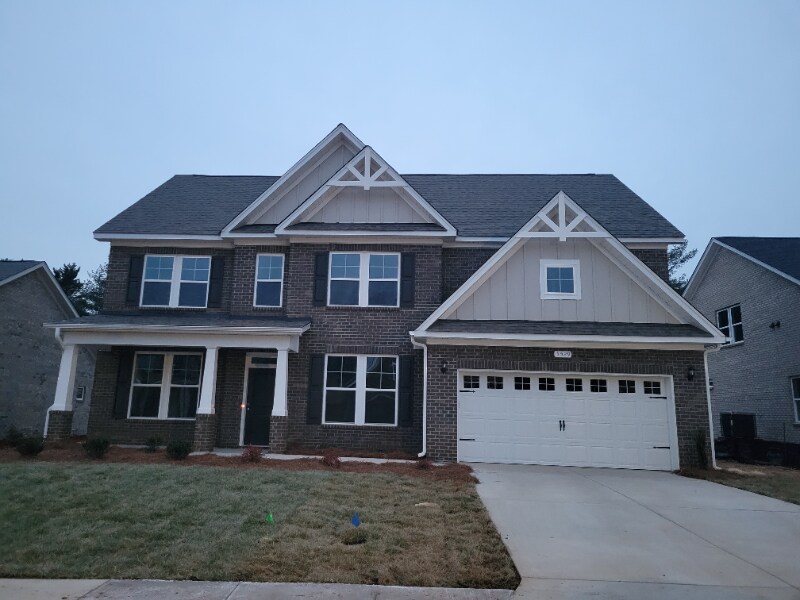 5529 Glad Acres Rd in Lewisville, NC - Foto de edificio