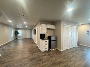 Room in House on Cross St in Dallas, TX - Foto de edificio - Building Photo