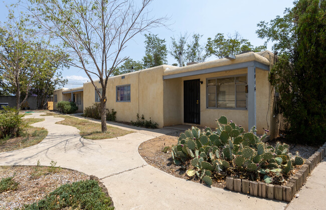 1012-1016 Truman St SE in Albuquerque, NM - Building Photo - Building Photo