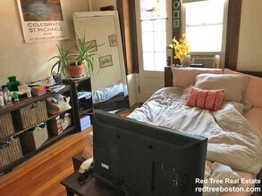 1589 Beacon St, Unit 3 in Brookline, MA - Building Photo - Building Photo