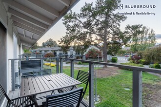 855 Bounty Dr in Foster City, CA - Building Photo - Building Photo