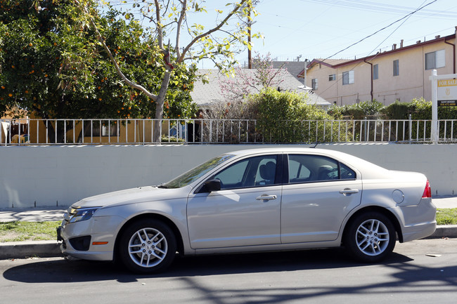 6900-6902 Simpson Ave in North Hollywood, CA - Building Photo - Building Photo